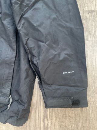 Chaqueta The North Face impermeable negra
