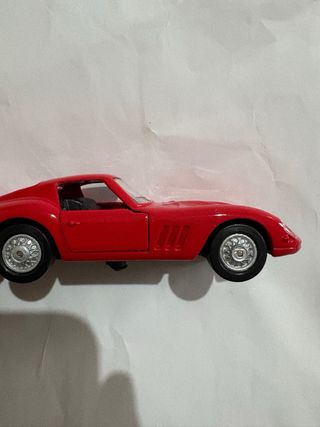Modellino Ferrari 250 GTO Maisto scale 1/38