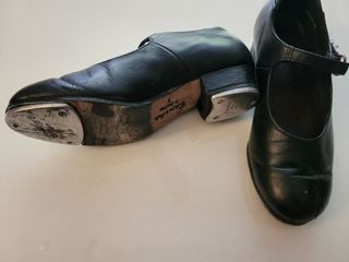 Zapatos de claqué estudiante Sansha negras.