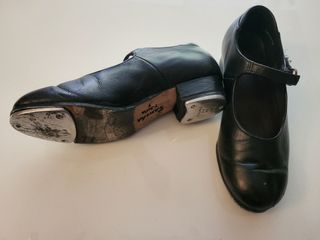 Zapatos de claqué estudiante Sansha negras.