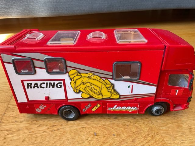 Camión transporte motos.