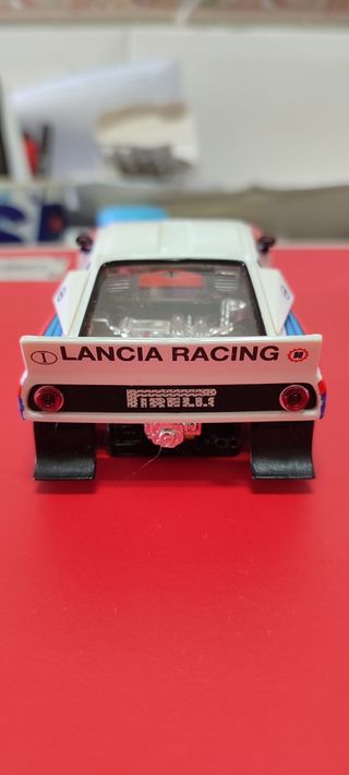 Coche Scalextric Lancia 037 Rally