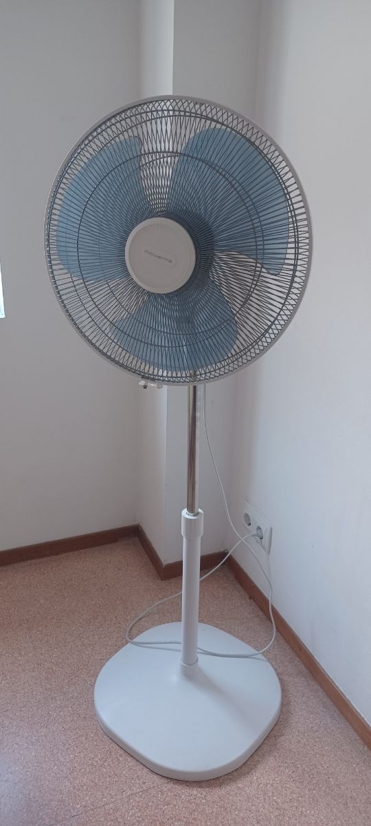 Ventilador Rowenta  essential- Blanco y Azul
