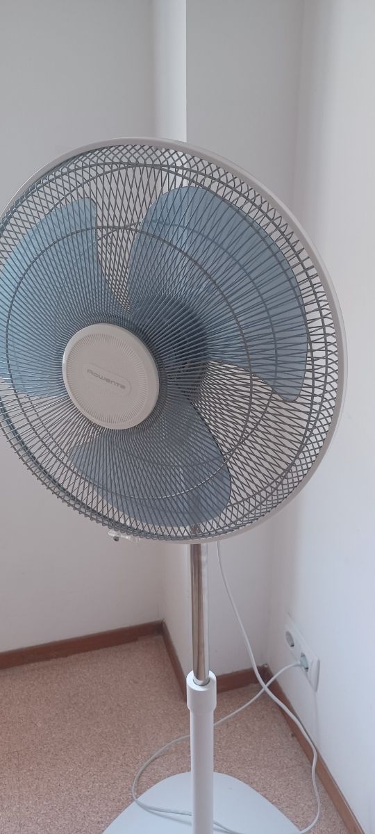 Ventilador Rowenta  essential- Blanco y Azul
