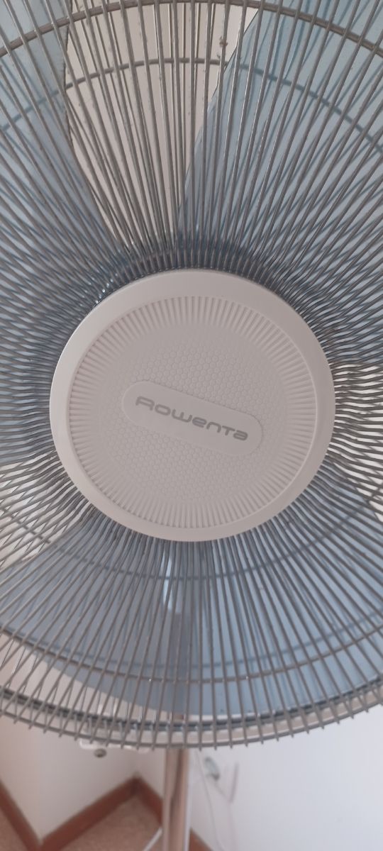 Ventilador Rowenta  essential- Blanco y Azul
