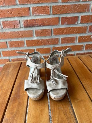 Sandalias tacón cuña beige