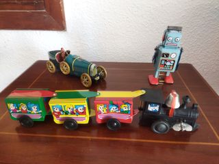 Tren, coche y robot vintage, de hojalata.