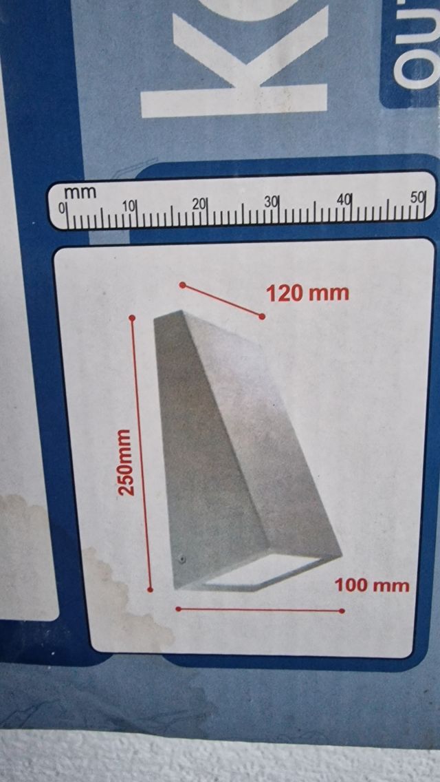 Lámpara exterior metal gris, marca Karina de leroy