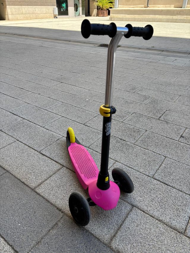 Patinete infantil 3 ruedas - buen estado