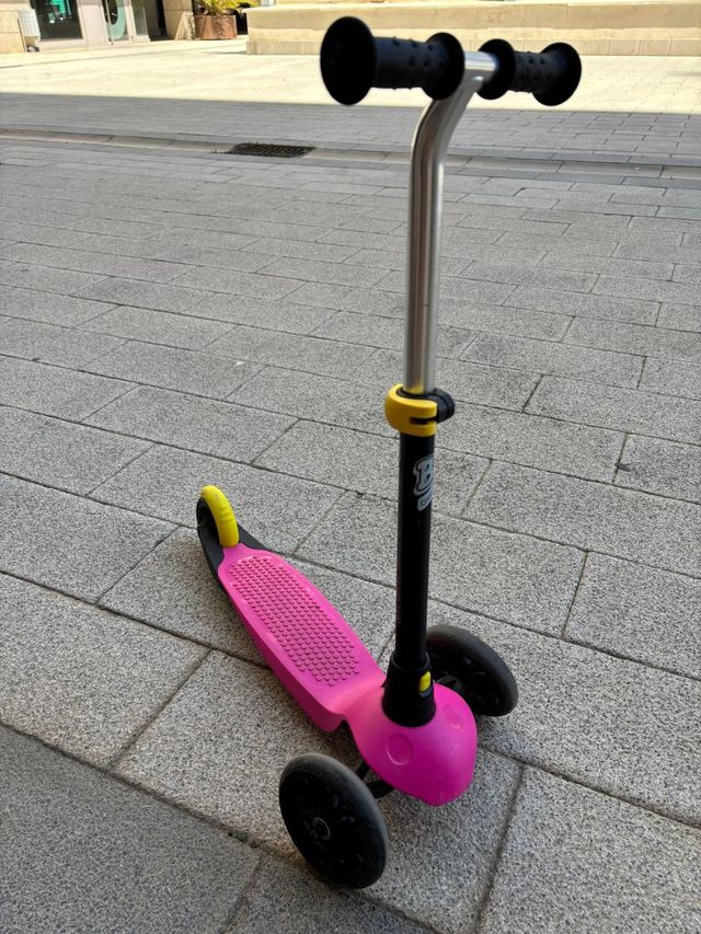 Patinete infantil 3 ruedas - buen estado