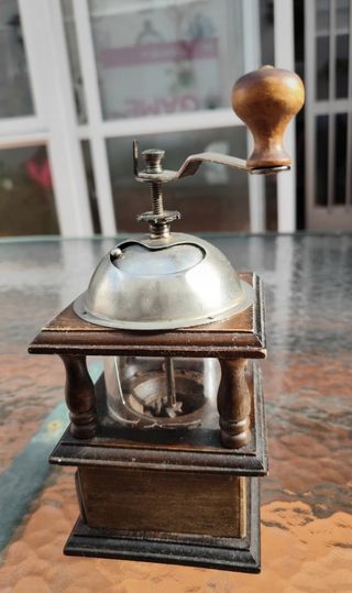 Molinillo café antiguo de madera