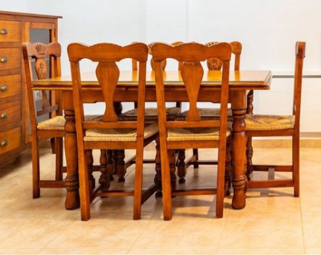 Mesa comedor extensible. Madera maciza.