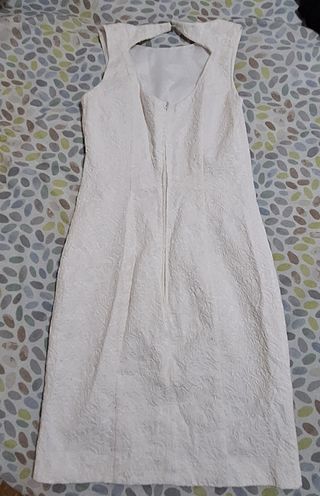 Abito bianco ricamato elegante
