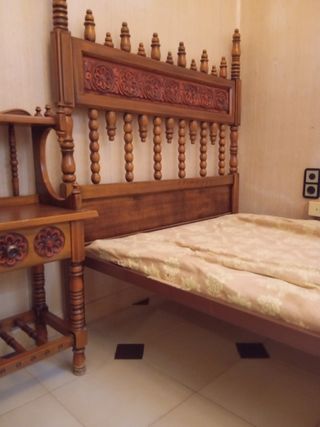 Cama madera antigua