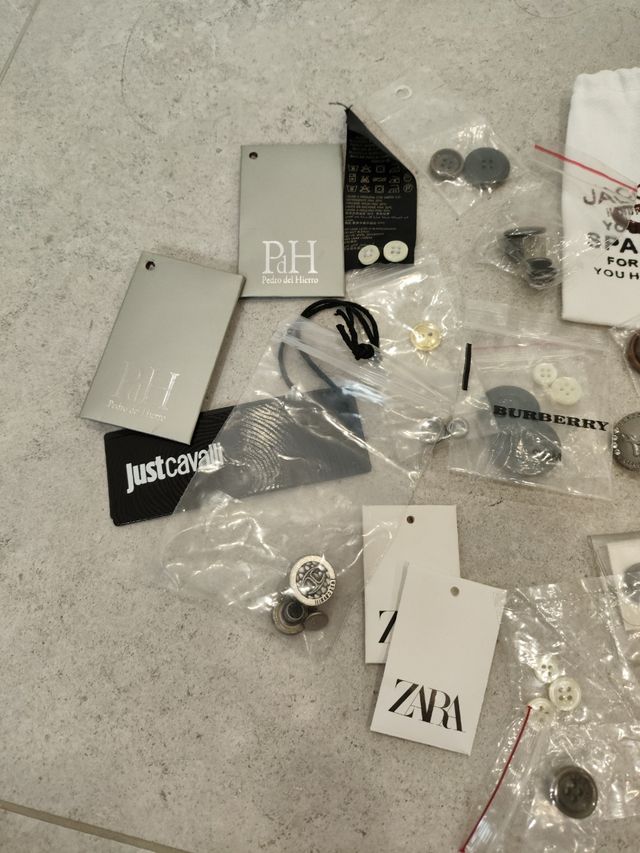 Vários botões (Burberry, Just Cavalli, PS, Zara)