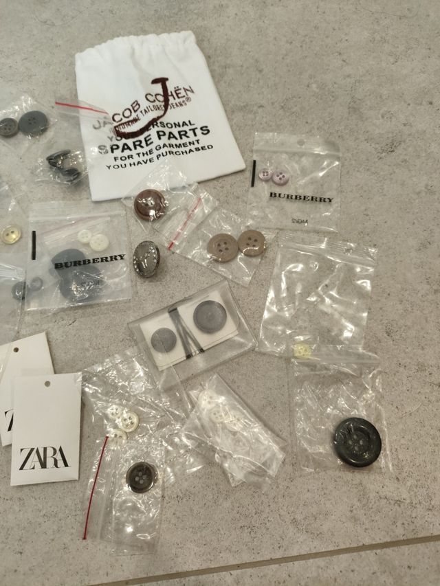 Vários botões (Burberry, Just Cavalli, PS, Zara)