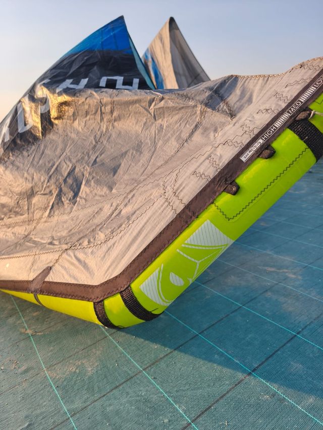 Cometa Airush - Kite Surf
12 metros