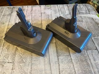 2 Batterie Dyson V8 - Non funzionanti