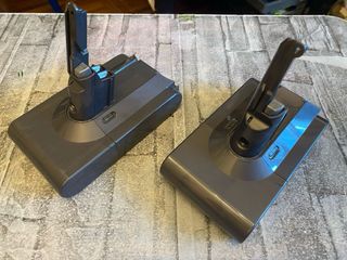 2 Batterie Dyson V8 - Non funzionanti