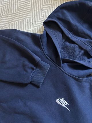 Sudadera Nike azul marino con capucha