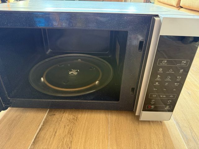 Microondas SHARP - Buen estado
28L 900W