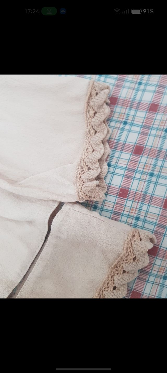 Blusa beige de encaje