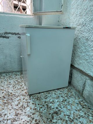 Nevera pequeña Frigidaire. Funciona perfectamente