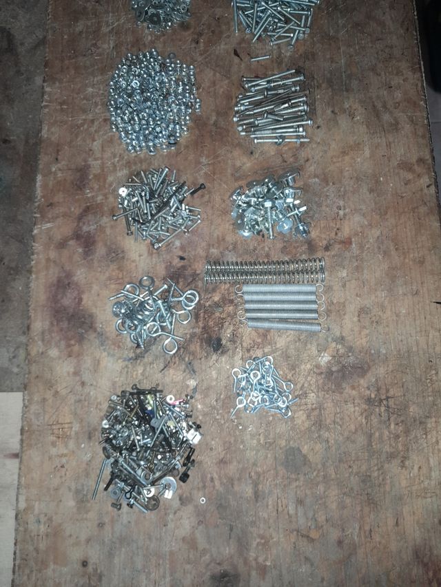 Minuteria metallica varia