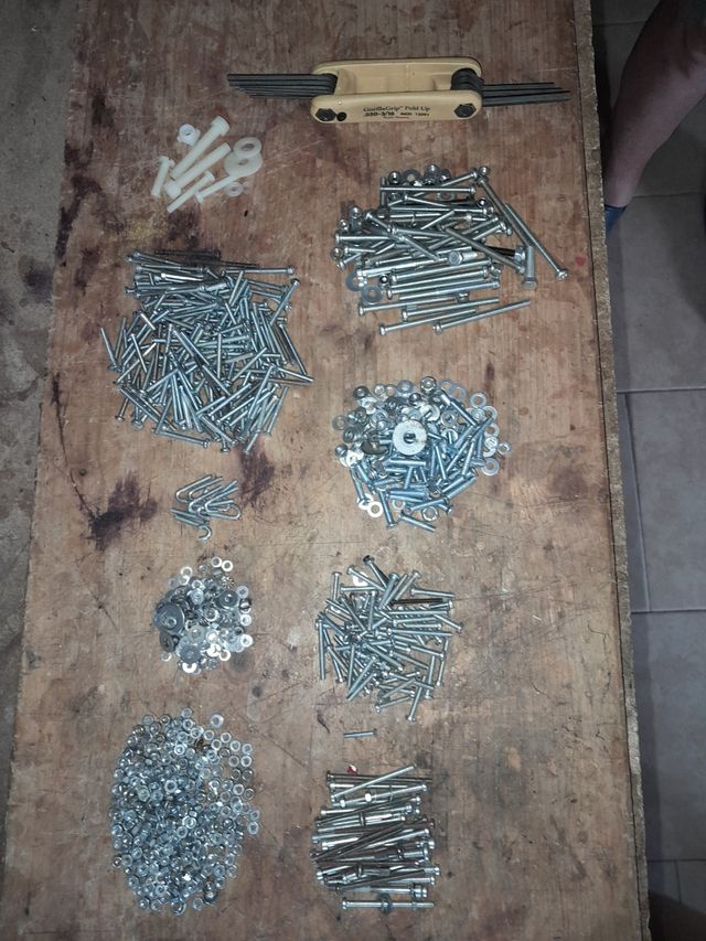 Minuteria metallica varia