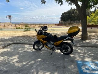 Honda Varadero XL 125 dorada