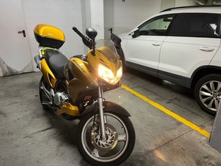 Honda Varadero XL 125 dorada