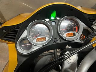 Honda Varadero XL 125 dorada