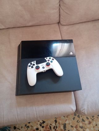 PS4 (PlayStation 4) negra - Buen estado