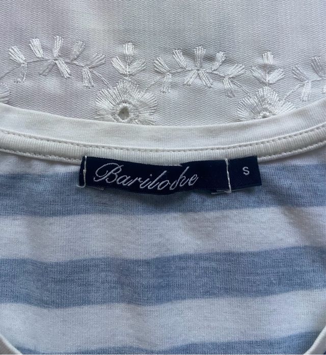 Camiseta Bariloche rayas azul marino y blanco