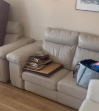 URGE VENTA. Sofá de piel beige 2 plazas. 