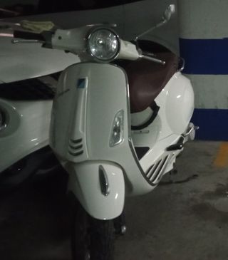 Vespa Primavera blanca