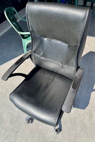 Silla escritorio negra - piel sintética