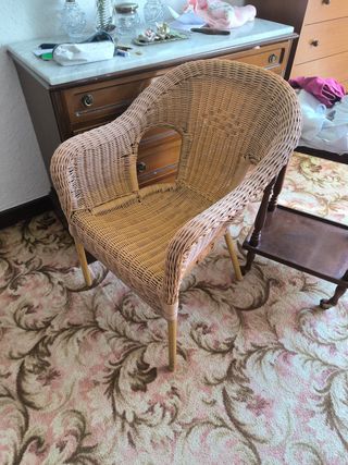 Silla mimbre marrón claro