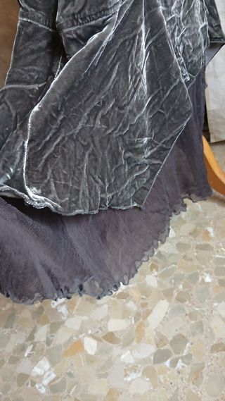 Vestido gris de terciopelo