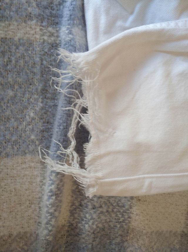 Vaqueros rotos mujer blancos