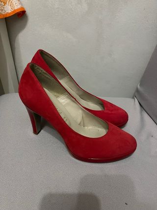 Scarpe rosse con tacco e plateau