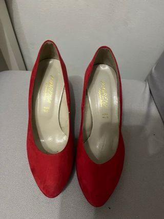 Scarpe rosse con tacco e plateau