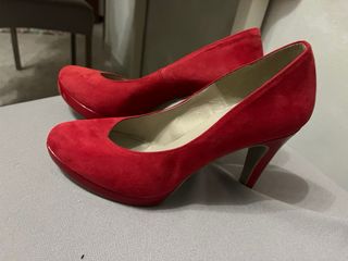 Scarpe rosse con tacco e plateau