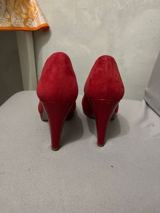 Scarpe rosse con tacco e plateau