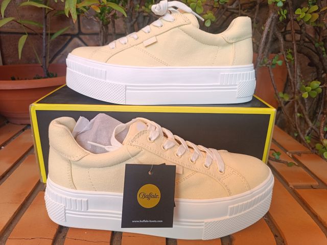 Zapatillas Buffalo beige nuevas