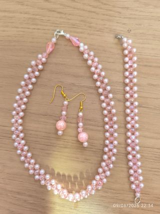 Gargantilla, pendientes y pulsera del color que qu