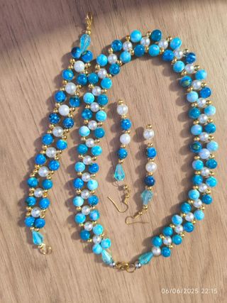 Gargantilla, pendientes y pulsera del color que qu