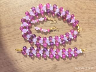 Gargantilla, pendientes y pulsera del color que qu