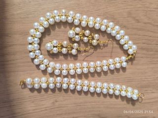 Gargantilla, pendientes y pulsera del color que qu