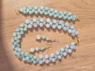 Gargantilla, pendientes y pulsera del color que qu